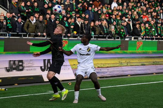 GAISs Robert Frosti Thorkelsson  och AIKs Stanley Wilson