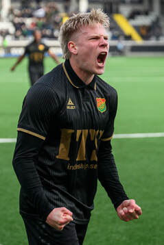 GAISs Robert Frosti Thorkelsson  jublar