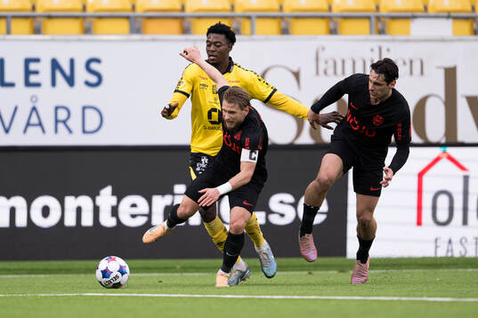 Elfsborgs Rufai Mohammed och Brommapojkarnas Simon Strand