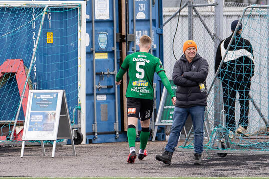 Varbergs Emil Hellman lämnar planen