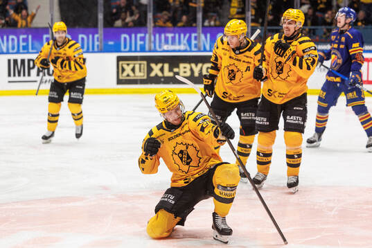 Skellefteås Mikkel Aagaard jublar