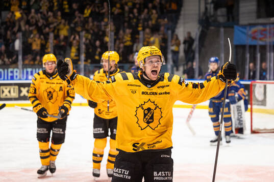 Skellefteås Mikkel Aagaard jublar