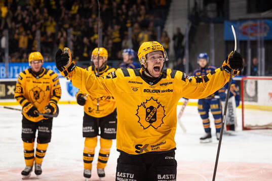 Skellefteås Mikkel Aagaard jublar