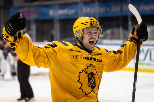 Skellefteås Mikkel Aagaard jublar