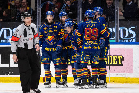 Djurgårdens Joseph Snively jublar med lagkamraterna