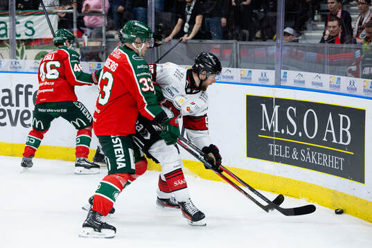 Frölundas Linus Högberg och Malmö Redhawks Carl Persson