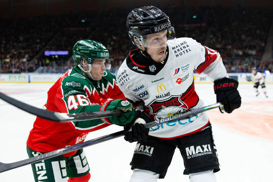 Frölundas Dominik Egli och Malmö Redhawks Linus Öberg