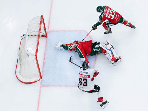 Frölundas målvakt Lars Johansson och Linus Högberg