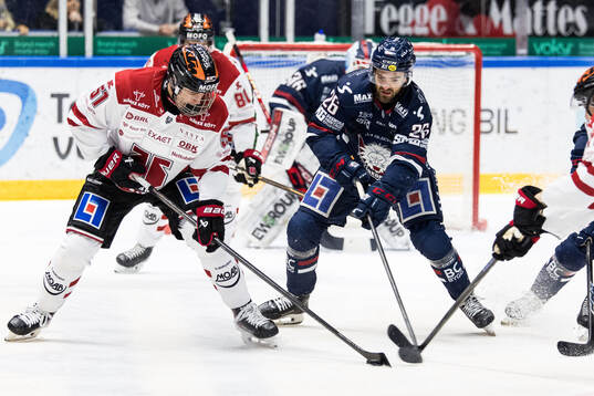 Örebros Niklas Aaram Olsen och Linköpings Max Martin