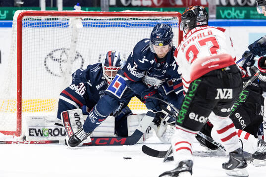 Linköpings målvakt Waltteri Ignatjew och Rasmus Rissanen