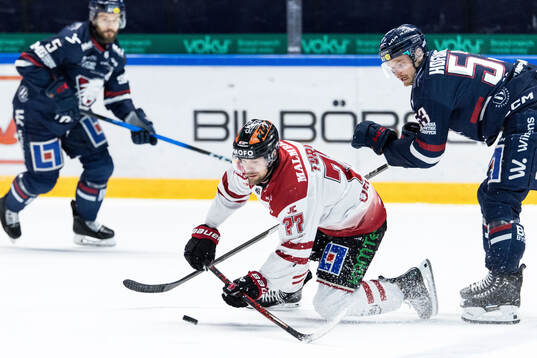 Örebros Teemu Turunen och Linköpings Adam Hofbauer