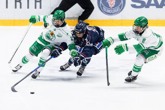 Rögles Olivia Ranum och Linköpings Naomi Rogge och