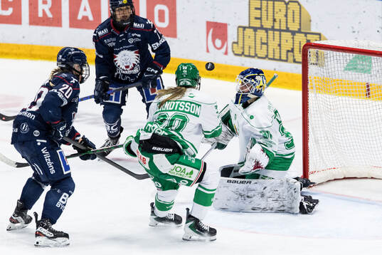 Linköpings Lova Blom och Rögles Chloe Berndtsson och