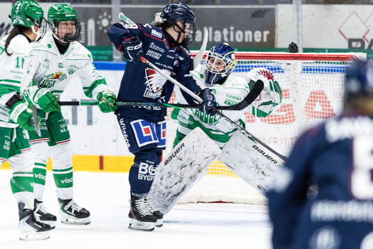Rögles målvakt Viktorie Svejdova