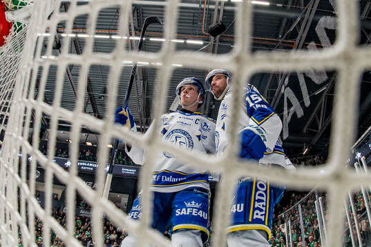 Leksands Lukas Vejdemo och Max Veronneau  jublar