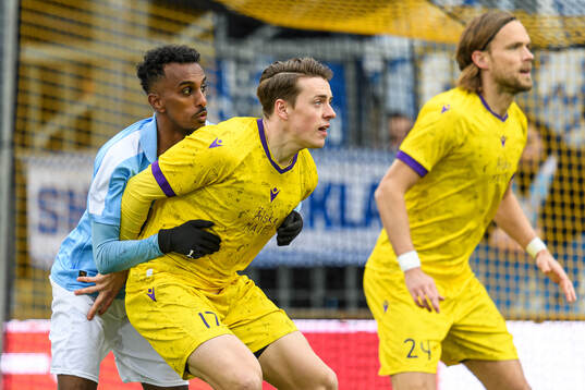 Malmö FFs Taha Ali och Mjällbys Elliot Stroud