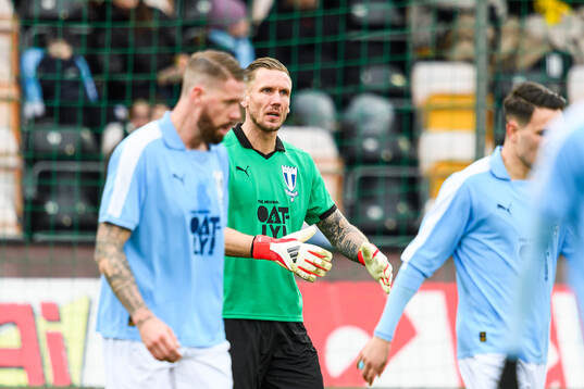 Malmö FFs målvakt Robin Olsen deppar