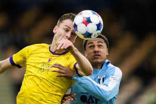 Mjällbys Villiam Granath och Malmö FFs Kenan Busuladzic