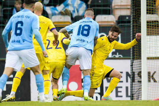 Mjällbys Jesper Gustavsson och Malmö FFs Pontus Jansson