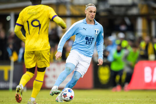 Mjällbys Abdoulie Manneh och Malmö FFs Arnor Sigurdsson