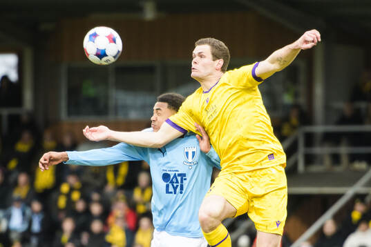 Malmö FFs Antonio Palac och Mjällbys Jacob Bergström