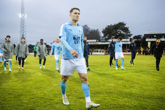 Malmö FFs Yanis Karabelyov deppar