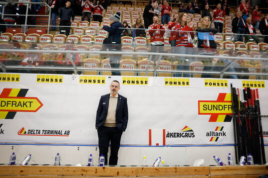 Timrås tränare Tommy Samuelsson deppar