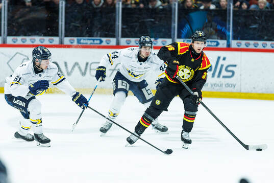 HV71s Axel Rindell, Hugo Fransson och Brynäs Linus Ölund