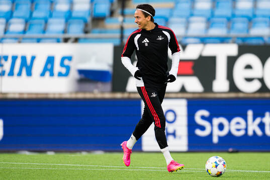Adrian Pereira of Rosenborg warms up