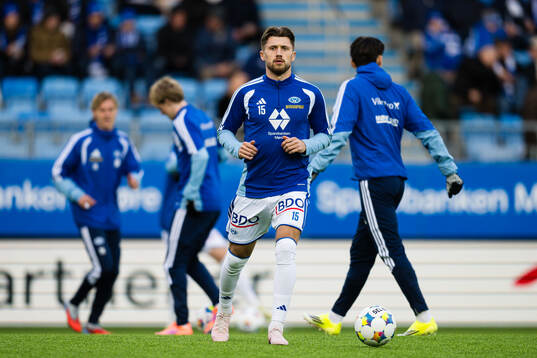 Vebjørn Hoff of Molde warms up