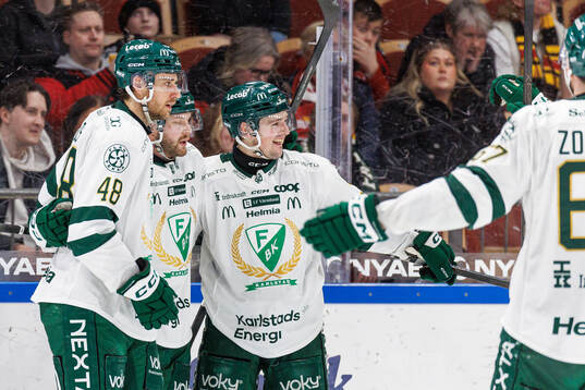 Färjestads Axel Bergkvist jublar