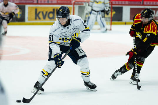 HV71s Axel Rindell och Brynäs Bobby Trivigno