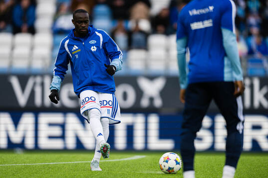 Caleb Zady Sery of Molde warms up