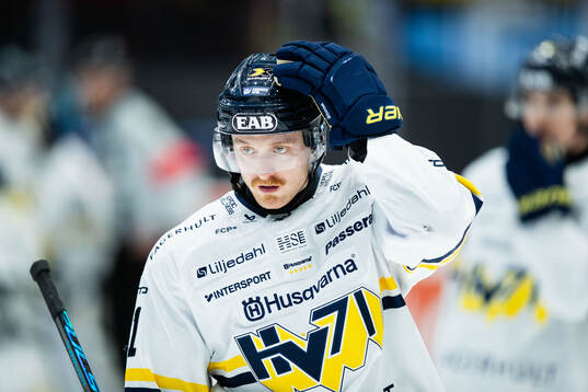 HV71s Riley Woods