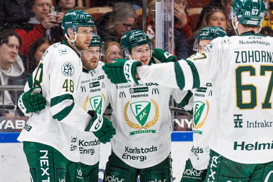 Färjestads Axel Bergkvist jublar