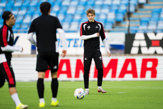 Mads Bomholt of Rosenborg warms up