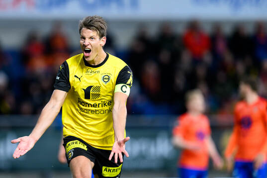 Thomas Lehne Olsen of Lillestrøm celebrates 2-1