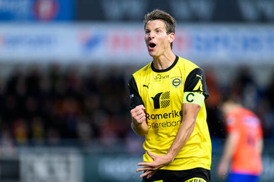 Thomas Lehne Olsen of Lillestrøm celebrates 1-2