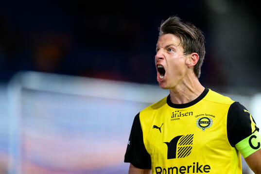 Thomas Lehne Olsen of Lillestrøm celebrates 1-2