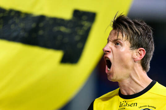 Thomas Lehne Olsen of Lillestrøm celebrates 1-2