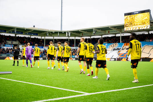 Players of Lillestrøm enter the pitch