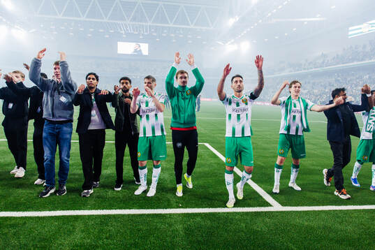 Hammarbys Nahir Besara och Hampus Skoglund jublar med