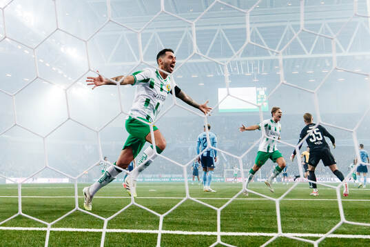 Hammarbys Nahir Besara jublar