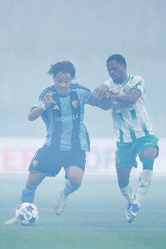 Djurgårdens Mikael Anderson oc Hammarbys Frank Junior Adjei