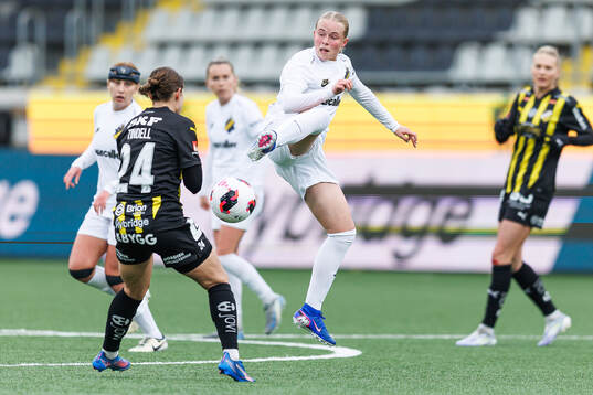 Häckens Tabby Tindell och AIKs Nova Selin