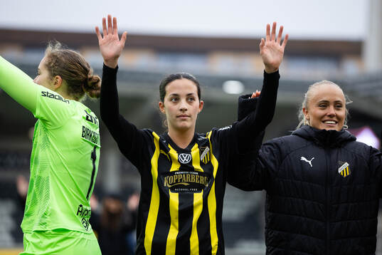 Häckens Delaney Matriano tackar publiken