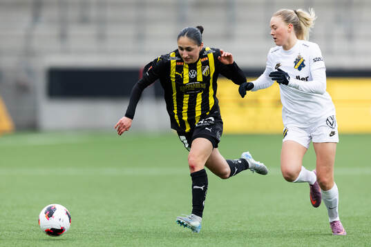 Häckens Nesrin Akgun och AIKs Ida Björnberg