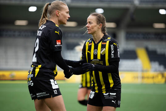 Häckens Stine Sandbech och Aivi Luik