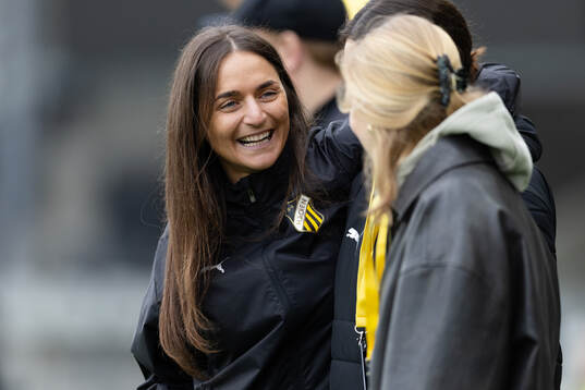 Häckens tränare Elena Sadiku