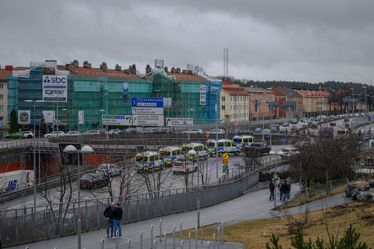 Polisbilar utanför 3Arena